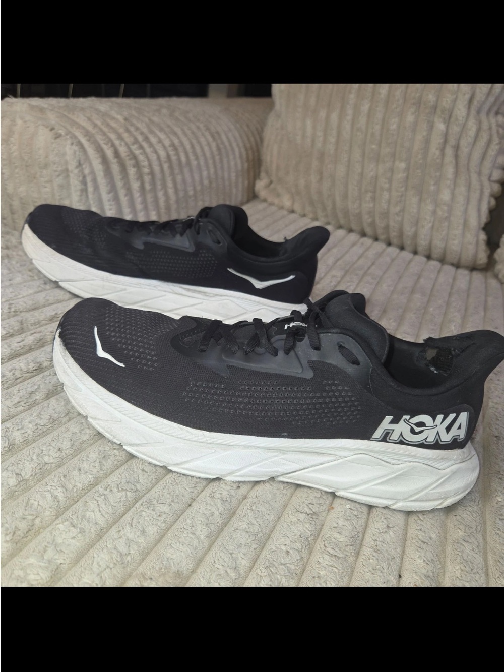 Hoka Arahi 7 Men's Running Shoes Size 12 2E (Wide) Black White Sneakers DZ2617-1 - Picture 2 of 9